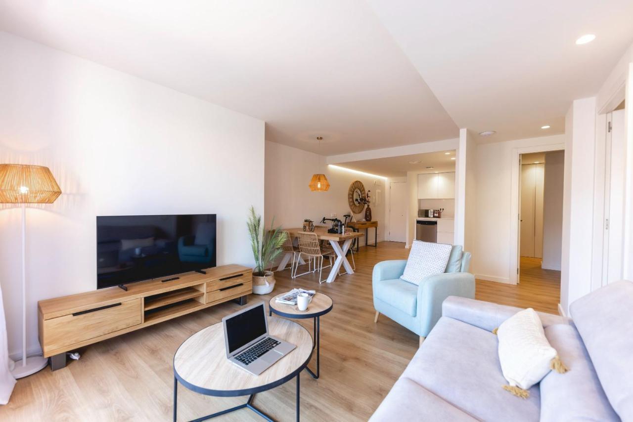 Bravissimo Domenica, 2 Bedrooms And Balcony Girona Bagian luar foto