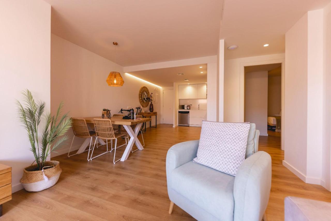 Bravissimo Domenica, 2 Bedrooms And Balcony Girona Bagian luar foto