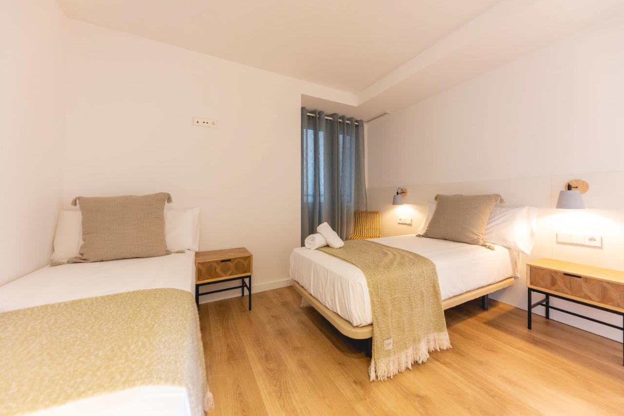 Bravissimo Domenica, 2 Bedrooms And Balcony Girona Bagian luar foto